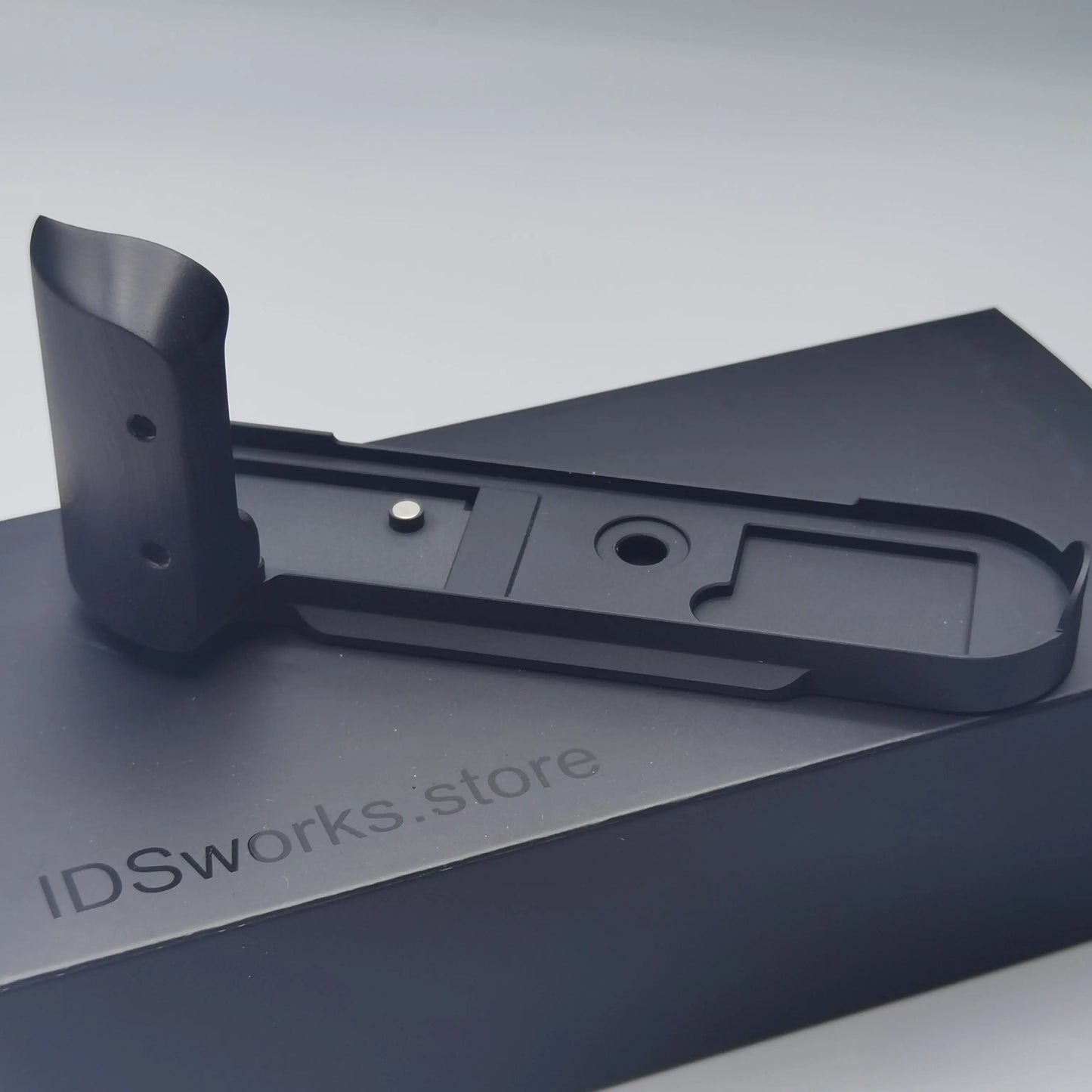 IDSworks M10-LITE modular grip for Leica M10 series IDS initial design studio
