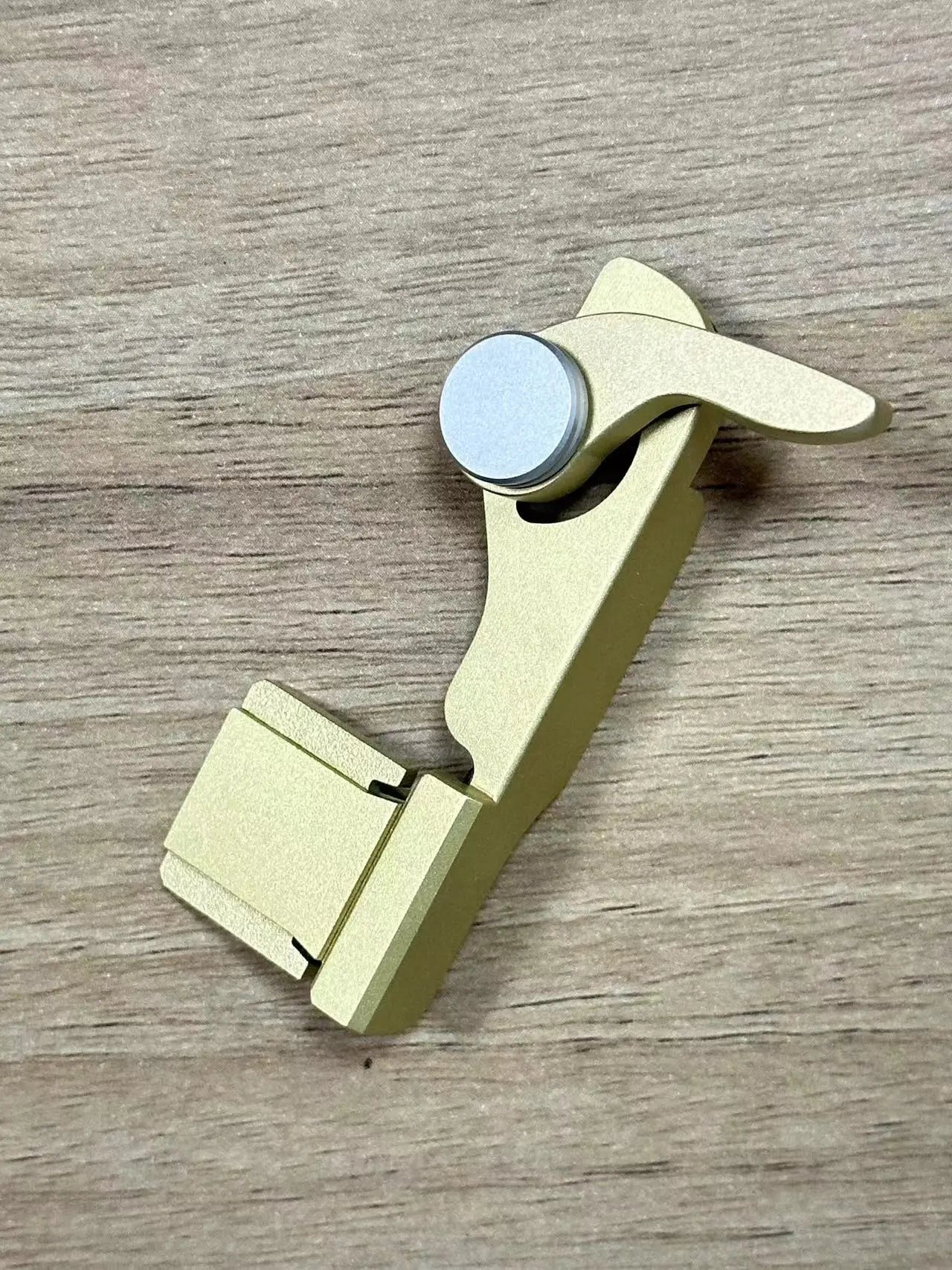 Foldable Thumb Grip for Leica M and Q series IDS initial design studio