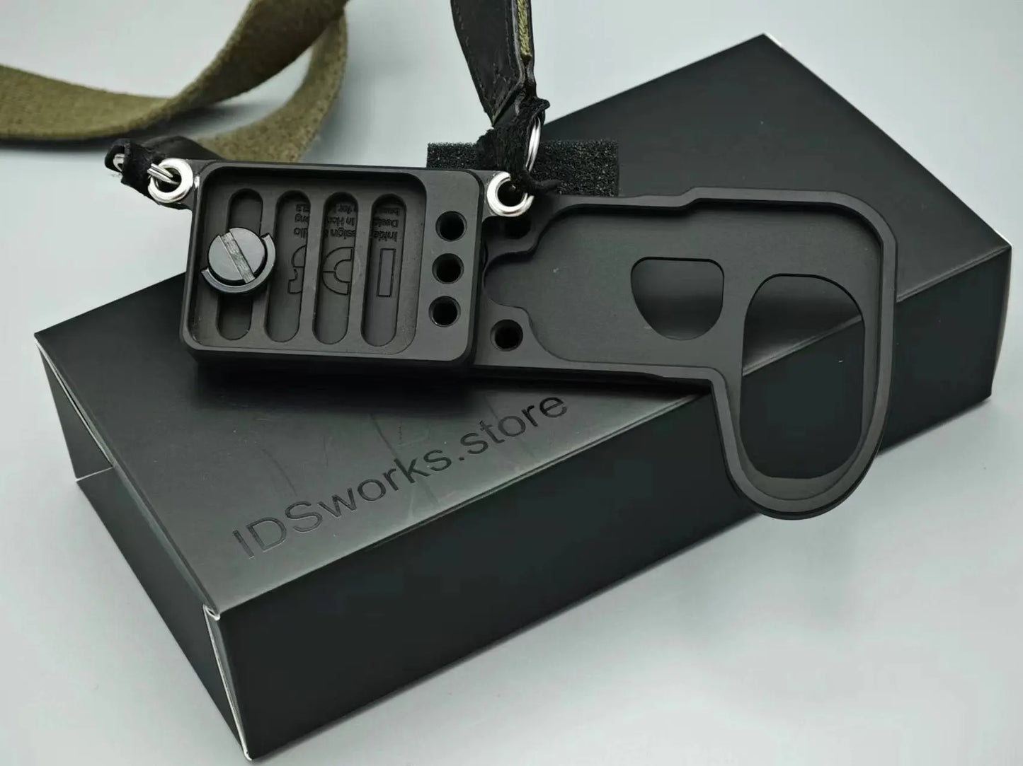 Leica SL3 modular base plate and L-plate attachment - IDS initial design studio
