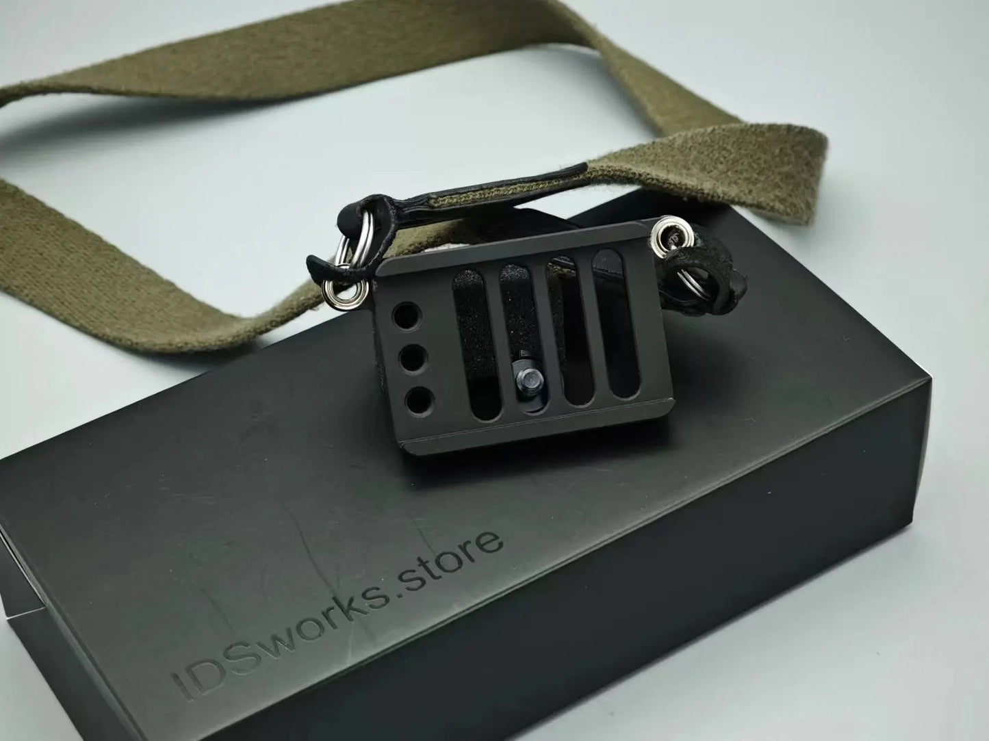 Optional Lens Down Bracket (will only ship together with a grip order) - IDS initial design studio