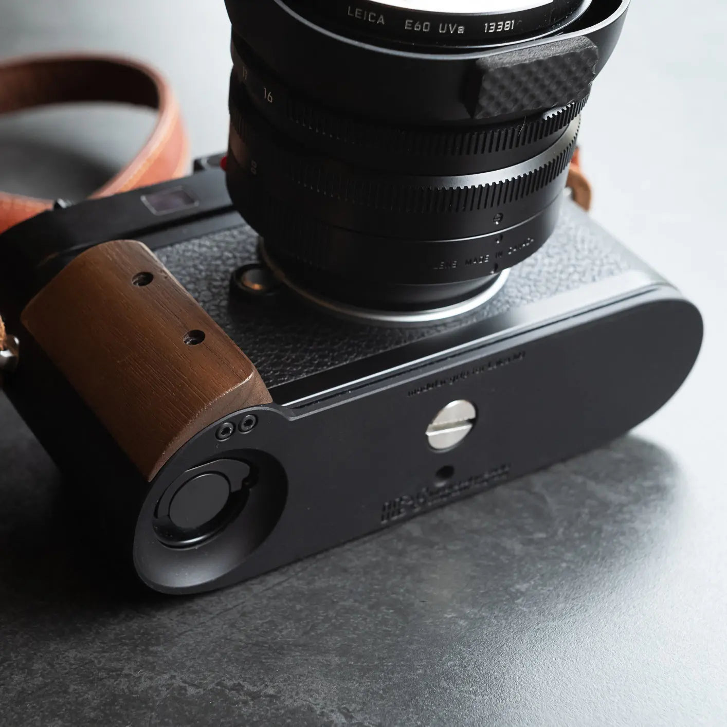IDS modular grip for Leica M9 / M8 IDS initial design studio