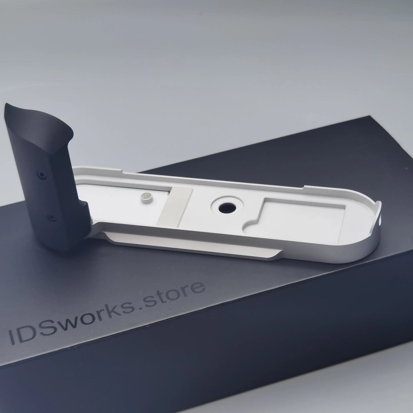 IDSworks M10-LITE modular grip for Leica M10 series IDS initial design studio