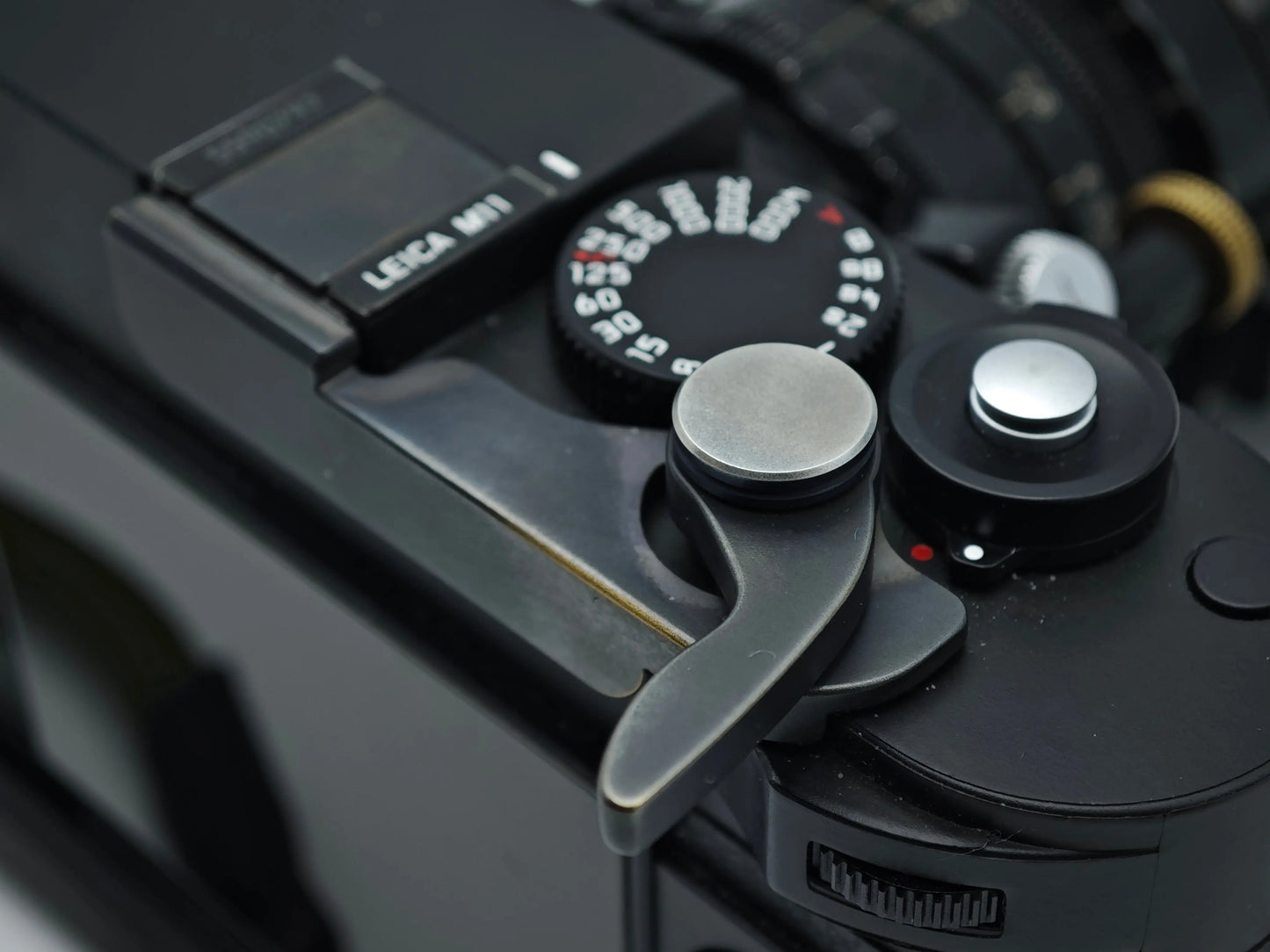 Foldable Thumb Grip for Leica M and Q series IDS initial design studio