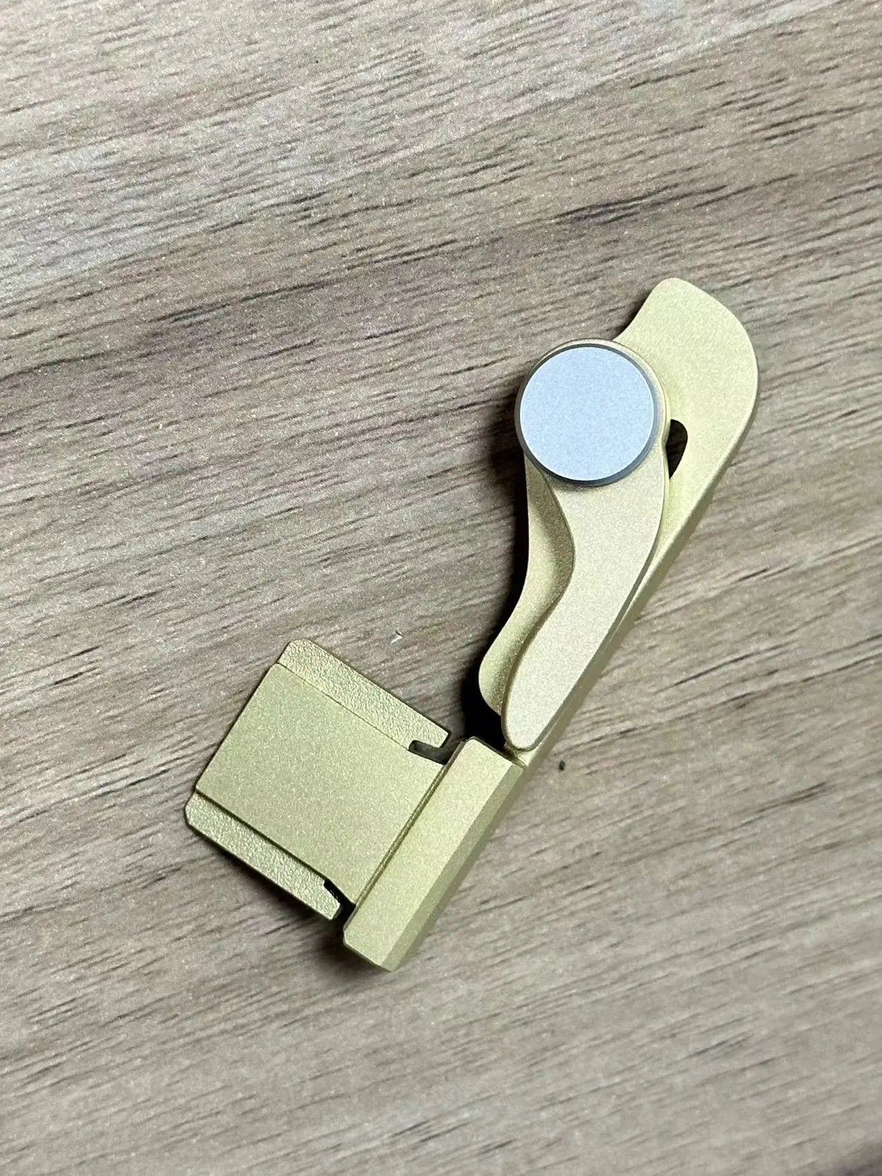 Foldable Thumb Grip for Leica M and Q series IDS initial design studio