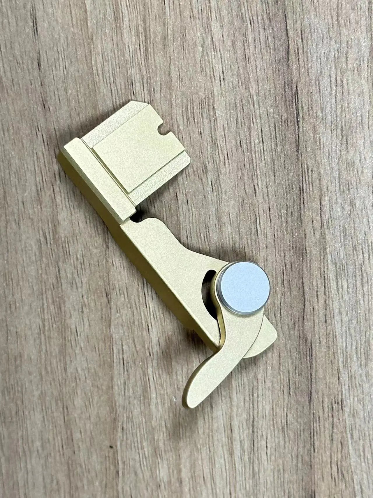 Foldable Thumb Grip for Leica M and Q series IDS initial design studio