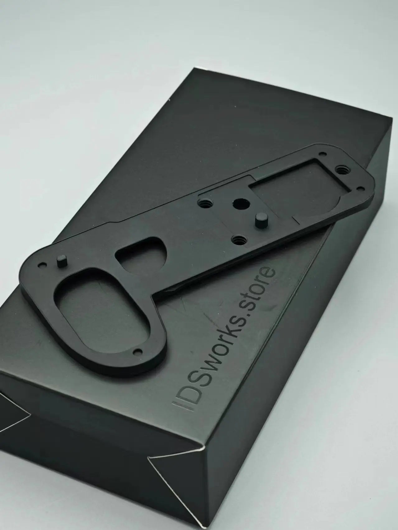 Leica SL3 modular base plate and L-plate attachment - IDS initial design studio