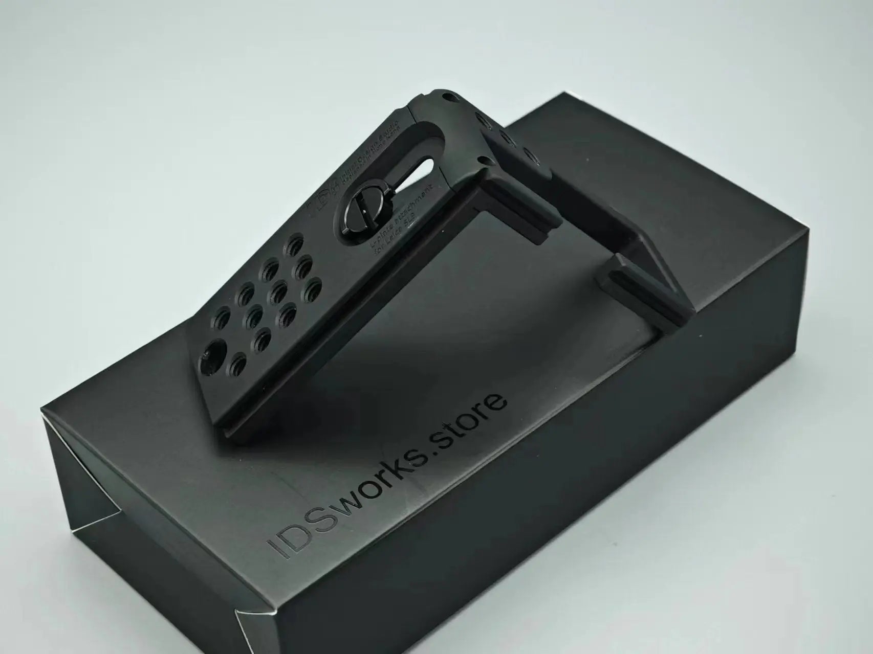 Leica SL3 modular base plate and L-plate attachment - IDS initial design studio