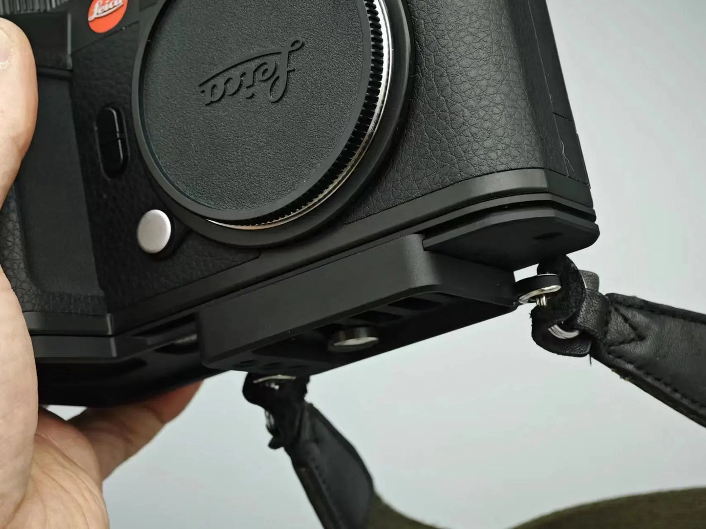 Leica SL3 modular base plate and L-plate attachment - IDS initial design studio