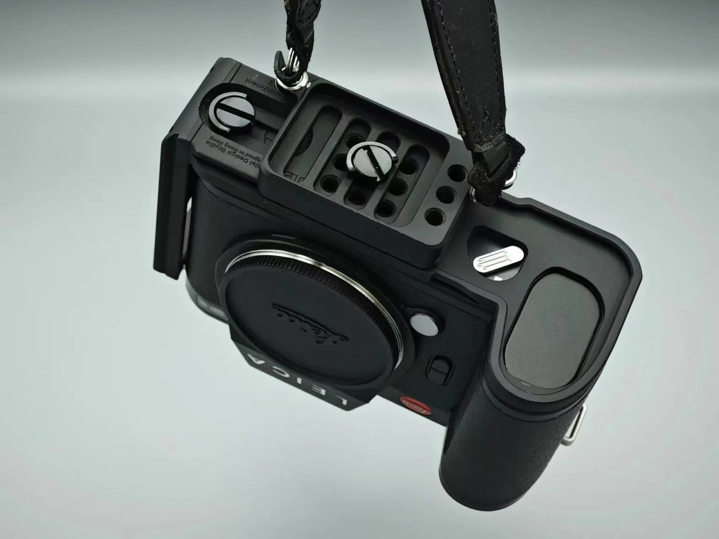 Leica SL3 modular base plate and L-plate attachment - IDS initial design studio