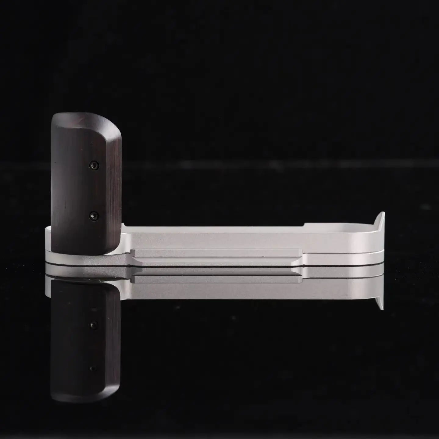 IDS modular grip for Leica M10 IDS initial design studio
