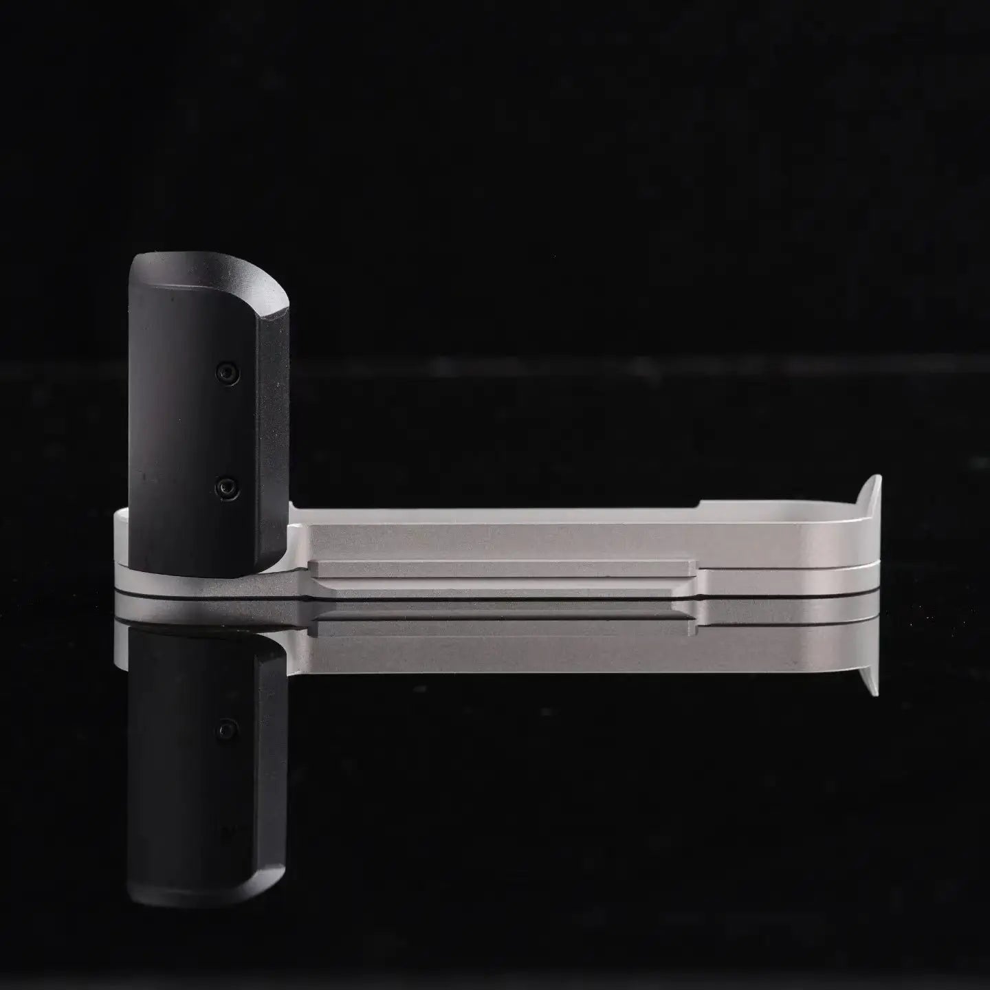 IDS modular grip for Leica M10 IDS initial design studio